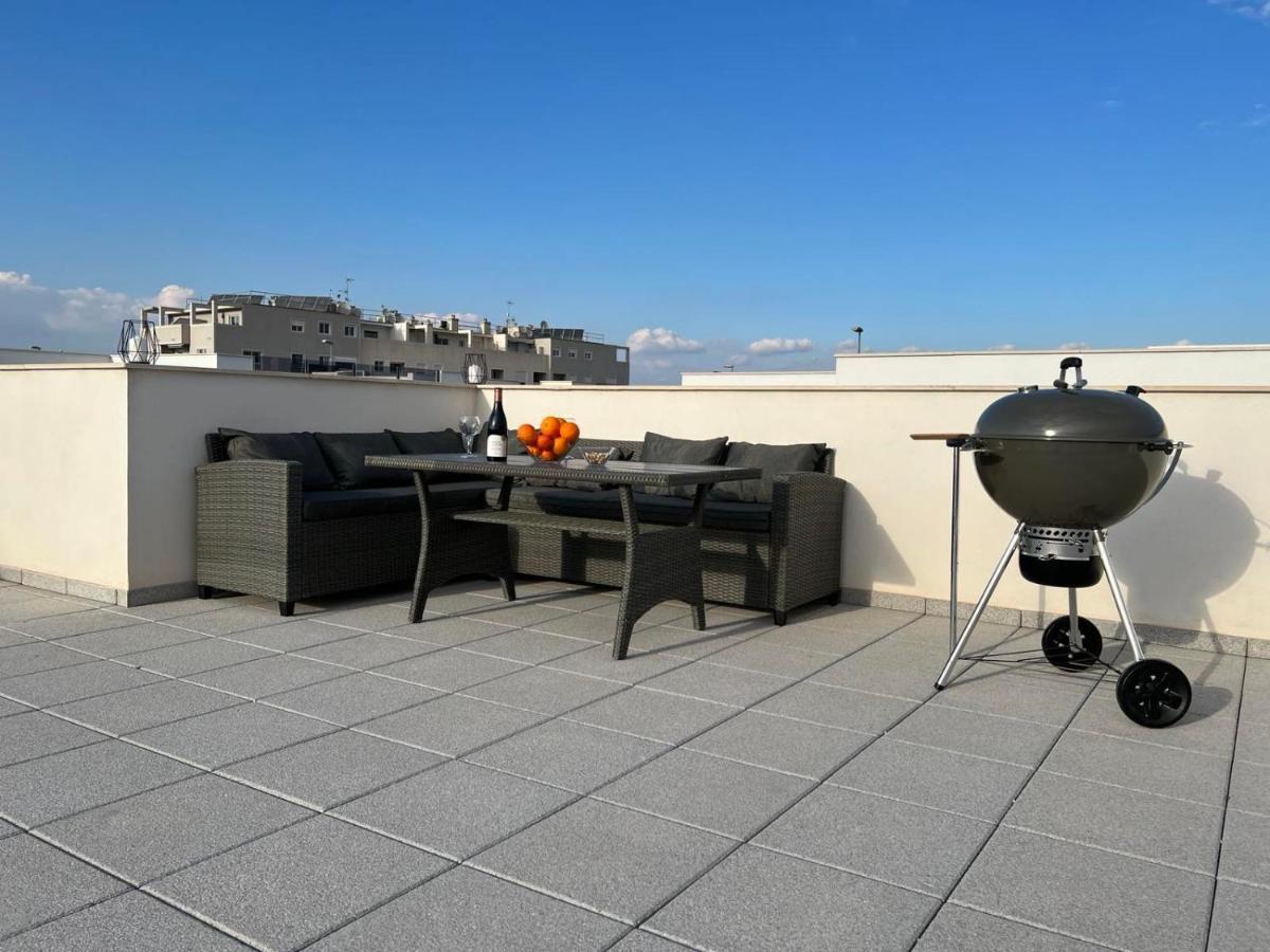 New Villa With Rooftop Terrace And Pool Daya Nueva Eksteriør bilde