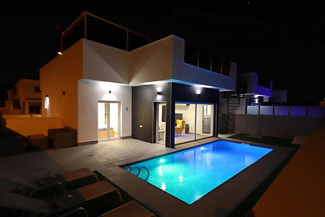 New Villa With Rooftop Terrace And Pool Daya Nueva Eksteriør bilde