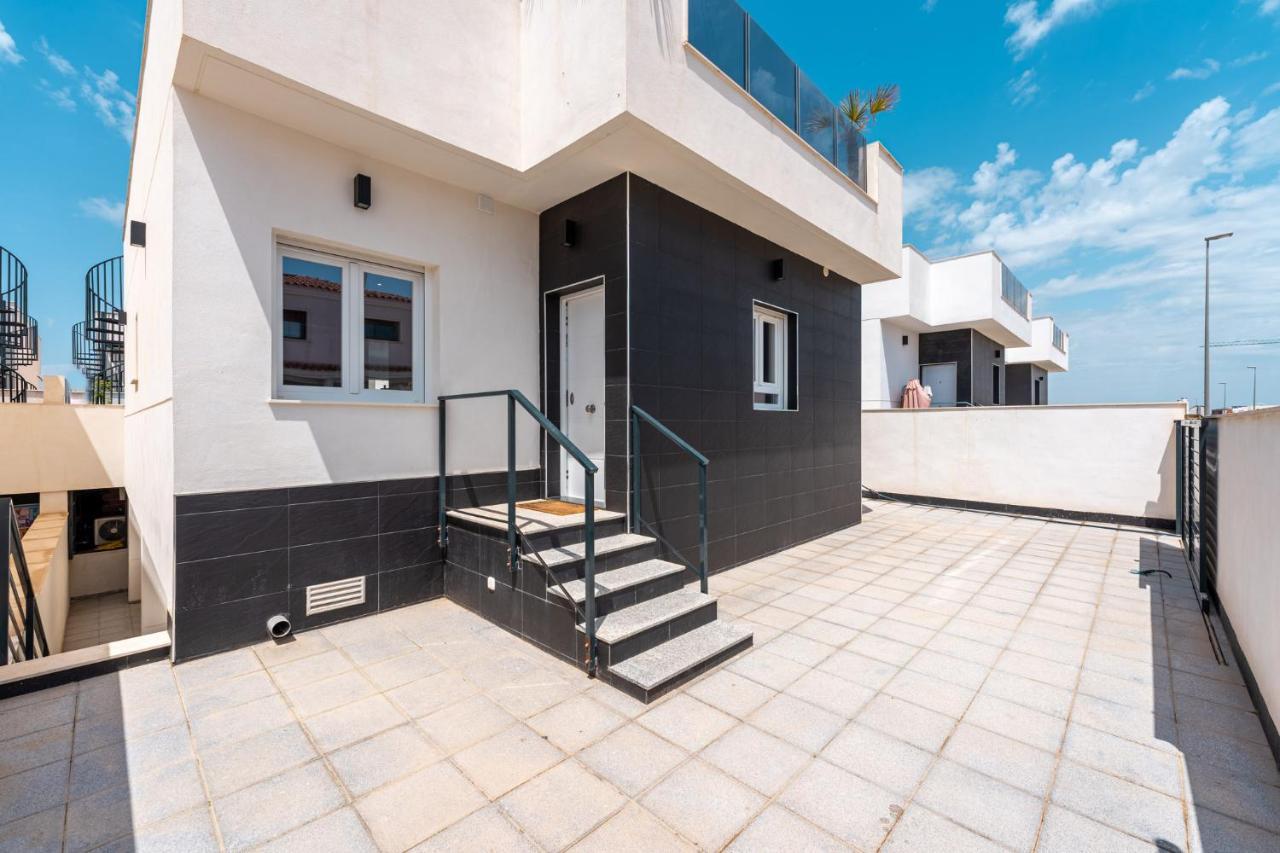 New Villa With Rooftop Terrace And Pool Daya Nueva Eksteriør bilde